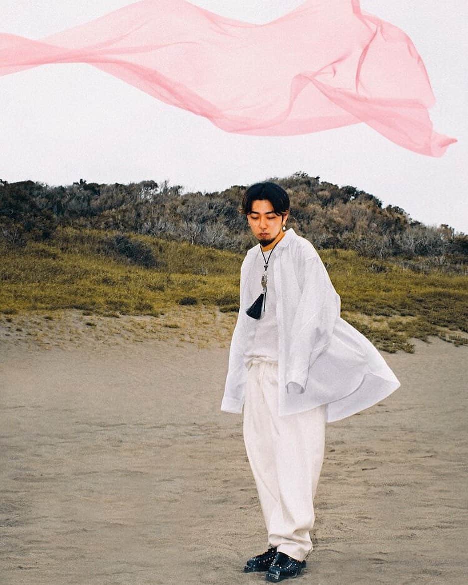 倉岡晋也のインスタグラム：「Wind ✔︎ Artist pictures @hikaru_pxr @wonk_tokyo Art direction @9chan_kiuchi shot by @tgwman production @koheimatsuda1980 hair/mua @mahirowatanabe Stylist @shinyakuraoka Thanks #荒田洸」