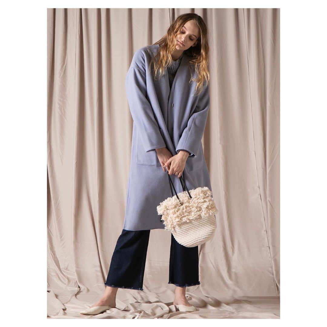 Effortless Womanさんのインスタグラム写真 - (Effortless WomanInstagram)「FEATURE Oct 2020  -Layered style-  Coat ¥16,000(+tax) Knit ¥5,900(+tax) #socolla  ※blue color 11月上旬入荷 Pants ¥12,000(+tax) Bag ¥8,900(+tax) #LAUGOA  　　　　　　　　　　　　　　　　　　　　　　　　　　 　　　　　　　　　　 　　　　　　　  ￣￣￣￣￣￣￣￣￣￣￣￣￣￣￣￣￣￣￣￣￣￣￣￣￣ アイテムを重ねて、色を重ねて、質感重ねて。 寒い季節だから楽しめるお洒落、レイヤードスタイル。 組み合わせ次第でどこまでも広がるコーディネートのバリエーション。 心地良く優しく重ねるレイヤードスタイルをお届けします。 ＿＿＿＿＿＿＿＿＿＿＿＿＿＿＿＿＿＿＿＿＿＿＿＿＿ 　　　　 　　　　　 　　　　　　　　　　　　　　　　　　　　　　　　　 　　　　　　　　　　　　　　　　　　　　　　　 　　　　　　　　　　　　　　　　　　　　　　  #maysongrey #mg_20AW #THETHIRDPLACE #Layeredstyle」10月10日 13時07分 - maysongrey_official