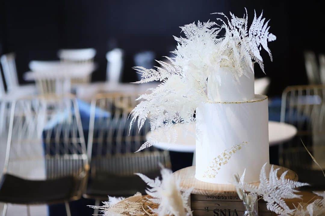 THE STYLE No.20 NEW YORK STYLE WEDDINGのインスタグラム：「2020年5月☆オープン2周年★ 口コミサイトの料理部門4年連続No.1獲得 No.20で自分たちらしい結婚式が叶う . ↓詳しくはHPをチェック↓ https://www.styles.jp/wedding/20f/ . 週末＆平日ブライダルフェアを開催しております メッセージ or ダイレクトメールからでも予約可能 . ↓ TEL ↓ 086-234-7310 . ↓ MAIL ↓ info-thestyle@styles.jpn.com . #thestyle #wedding #bridal #party #weddingparty #weddingphoto #weddingdress#starwedding #instagood #instalike #love #style #instapic  #結婚式 #結婚 #岡山結婚式 #ウェディング #プレ花嫁 #花嫁 #テーブルコーディネート #結婚式準備 #日本中のプレ花嫁さんと繋がりたい #ウェディングドレス #ウェディングフォト #ウェディングレポ #令和婚 #令和」