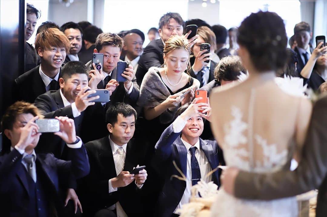 THE STYLE No.20 NEW YORK STYLE WEDDINGのインスタグラム：「2020年5月☆オープン2周年★ 口コミサイトの料理部門4年連続No.1獲得 No.20で自分たちらしい結婚式が叶う . ↓詳しくはHPをチェック↓ https://www.styles.jp/wedding/20f/ . 週末＆平日ブライダルフェアを開催しております メッセージ or ダイレクトメールからでも予約可能 . ↓ TEL ↓ 086-234-7310 . ↓ MAIL ↓ info-thestyle@styles.jpn.com . #thestyle #wedding #bridal #party #weddingparty #weddingphoto #weddingdress#starwedding #instagood #instalike #love #style #instapic  #結婚式 #結婚 #岡山結婚式 #ウェディング #プレ花嫁 #花嫁 #テーブルコーディネート #結婚式準備 #日本中のプレ花嫁さんと繋がりたい #ウェディングドレス #ウェディングフォト #ウェディングレポ #令和婚 #令和」