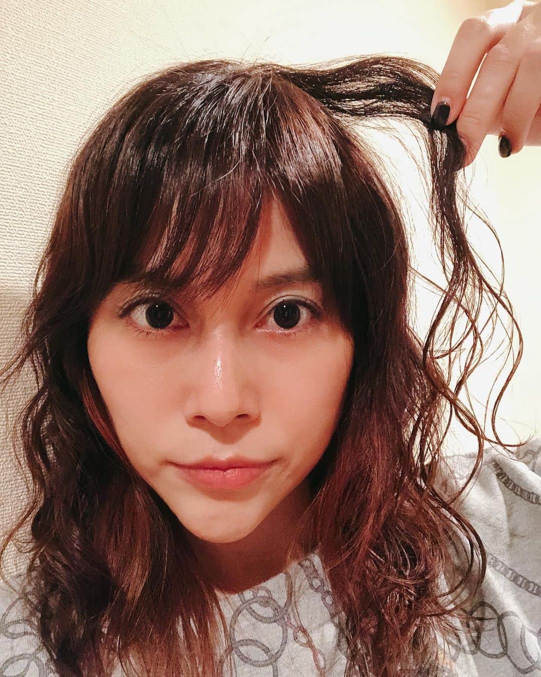 佐古真弓さんのインスタグラム写真 - (佐古真弓Instagram)「前髪切ってパーマネントあてたわー #前髪パーマ #パーマネント #ヘアチェンジ」10月10日 13時24分 - _sacomayumi_