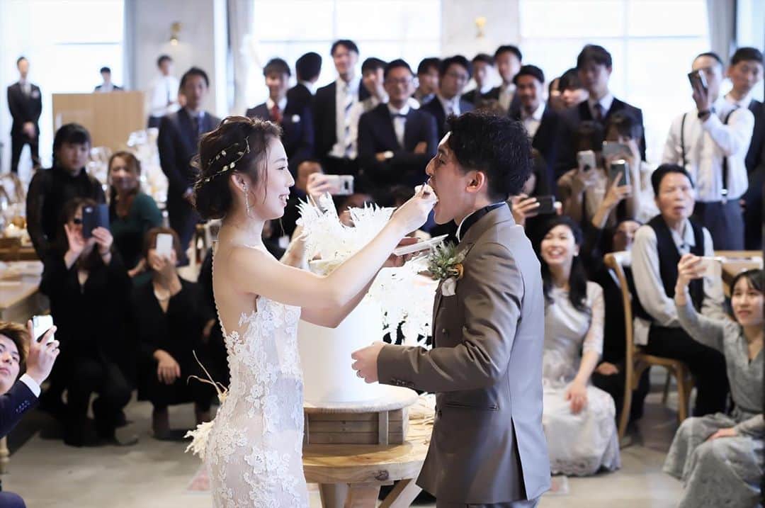 THE STYLE No.20 NEW YORK STYLE WEDDINGのインスタグラム：「2020年5月☆オープン2周年★ 口コミサイトの料理部門4年連続No.1獲得 No.20で自分たちらしい結婚式が叶う . ↓詳しくはHPをチェック↓ https://www.styles.jp/wedding/20f/ . 週末＆平日ブライダルフェアを開催しております メッセージ or ダイレクトメールからでも予約可能 . ↓ TEL ↓ 086-234-7310 . ↓ MAIL ↓ info-thestyle@styles.jpn.com . #thestyle #wedding #bridal #party #weddingparty #weddingphoto #weddingdress#starwedding #instagood #instalike #love #style #instapic  #結婚式 #結婚 #岡山結婚式 #ウェディング #プレ花嫁 #花嫁 #テーブルコーディネート #結婚式準備 #日本中のプレ花嫁さんと繋がりたい #ウェディングドレス #ウェディングフォト #ウェディングレポ #令和婚 #令和」