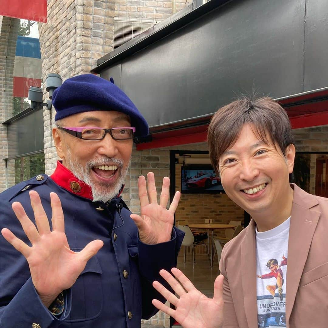 有村昆さんのインスタグラム写真 - (有村昆Instagram)「#テリー伊藤　さんとロケだったよ〜  近日発表します‼️  テリーさんの車に対する愛情は本当に胸を打つ🥺  クラシックカーをレストアし愛でる。究極のエコ。  さて、本日は大阪の #読売テレビ「#クギズケ！」だよ  新幹線で大阪へ。 #上沼恵美子　#高田純次 さん」10月10日 13時45分 - kon_arimura