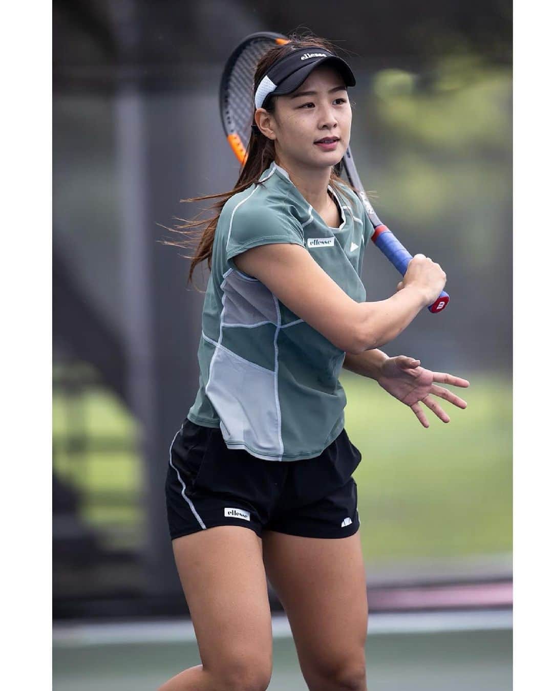 美濃越舞さんのインスタグラム写真 - (美濃越舞Instagram)「インスタを始めて2年経ちましたが、ようやく縦写真をフルサイズで投稿することができました📷  車椅子テニス選手の本間さんが練習中に撮ってくれたものです！  #テニス #練習 #写真」10月10日 15時05分 - mai_minokoshi