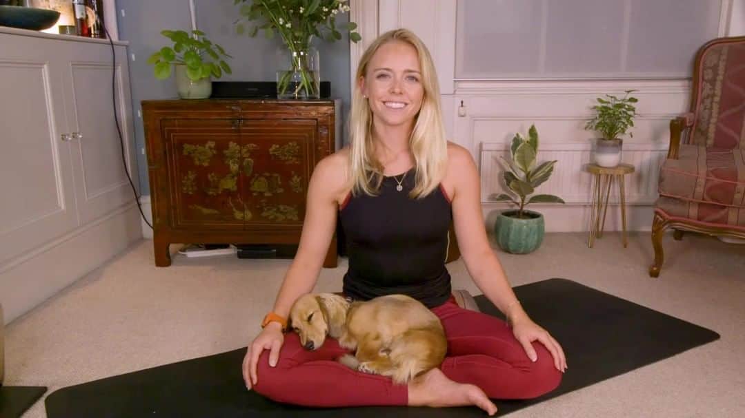 のインスタグラム：「This World Mental Health day take some time for you with one of our fave yogis, @AliceTrow 🧘  Tap the link in our bio for the full class ✨  And remember, Mental Health Awareness day really is every day.   #Accessorize #ActivebyAccessorize #WorldMentalHealthDay」