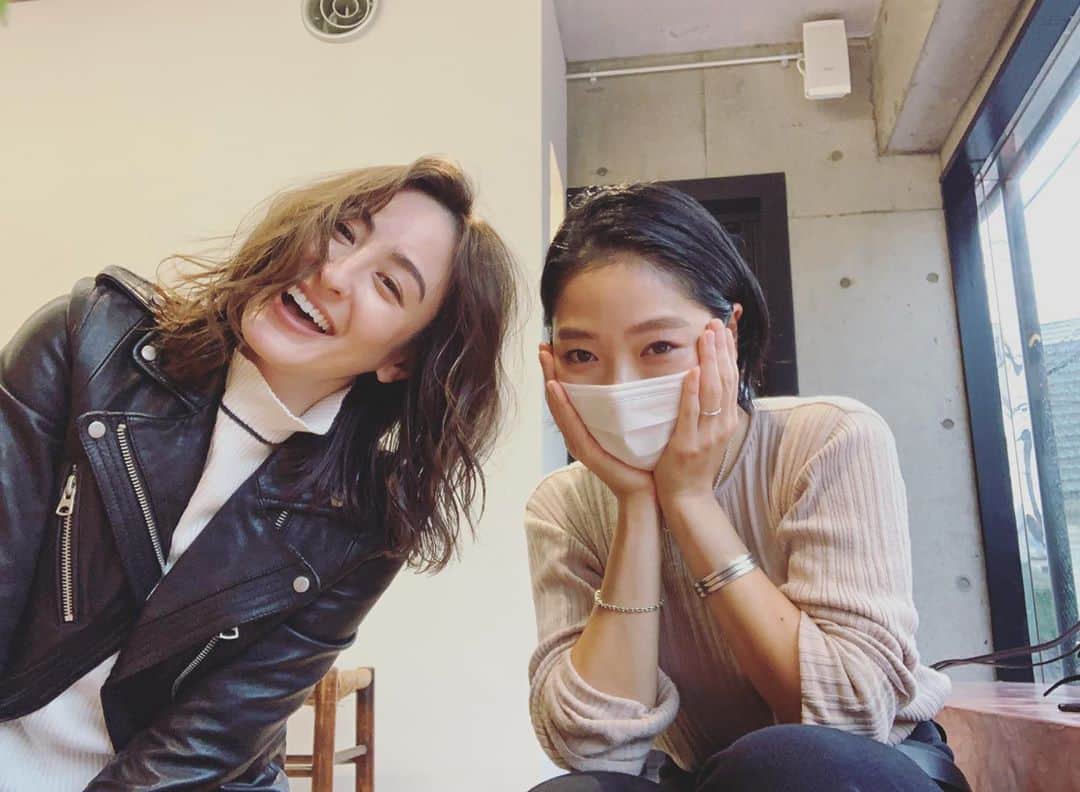 オードリー亜谷香のインスタグラム：「Thank you always @six_asakawa ✂️🤍🖤」