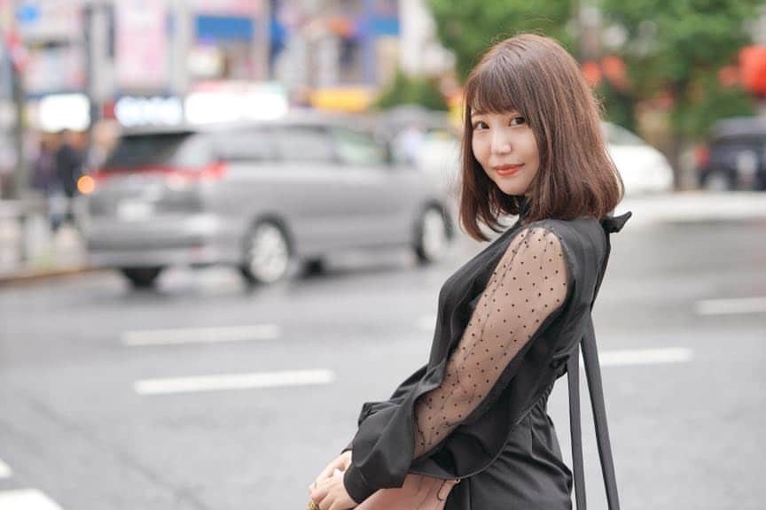のインスタグラム：「. . . . 毎日雨ですがどうお過ごしですか〜？☔ . . わたしは雨の音聞きながら読書してる！ 読書の秋🍂🍁🌾 . . . . . #photography #photoshoot #portrait #portraitphotography #portrait_shots #good_portraits_world #photo #photography #photos #photoart #portraitmodel #portraitphotography #model #camera #photooftheday #ポートレート #ポートレートモデル #ポトレ #撮影会 #撮影会モデル #被写体 #ポトレモデル #人物撮影 #人物写真 #撮影データ #グラドル #グラビア #gravure」