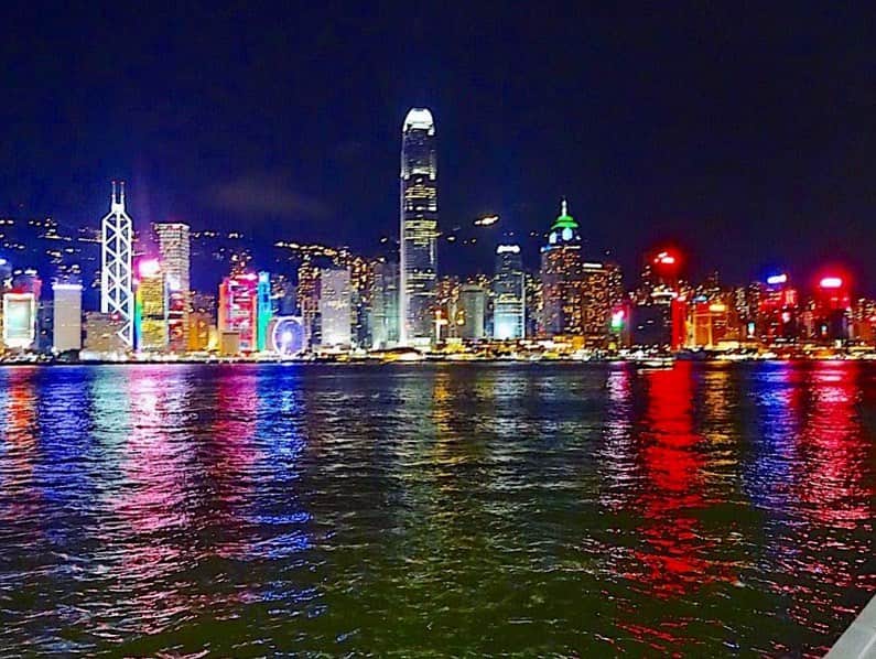 住吉史衣さんのインスタグラム写真 - (住吉史衣Instagram)「. . 前に行った旅行の写真やビデオを見てバーチャルトリップするのが最近の楽しみ♪ 綺麗な景色見て、美味しいお料理思い出してたらお腹空いてきた😚笑 . . 前にいとこが送ってくれた香港🌃 夜景が綺麗でご飯も美味しいらしいのでこの状況が落ち着いたら、いつか行ってみたいな♡ . . #香港 #点心 #お腹空いた 🤤 #夜景 より#星空 のほうが好きだけど、 #この景色は見てみたい ✨ #旅行 #旅行好き女子 #旅好き #旅したくなるフォト  #trip #gourmet #dinghy #nightview #scenery #여행 #미식가 #딤섬 #야경 #경치  @kkdayjp @discoverhongkong  #DiscoverHongKong #HongKong #Love #travelwithkkday #PR #食いしん坊 笑#グルメ #美味しいもの大好き #グルメ好きな人と繋がりたい . .」10月10日 15時40分 - fumie_0426