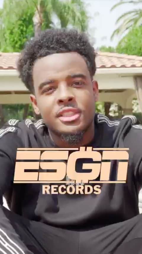 Freddie Gibbsのインスタグラム：「Shout out my lil bro @che.2x new video dropping soon for #RunninMyMind #ESGNRECORDS #SheChoseMe 🐰🐰🐰」