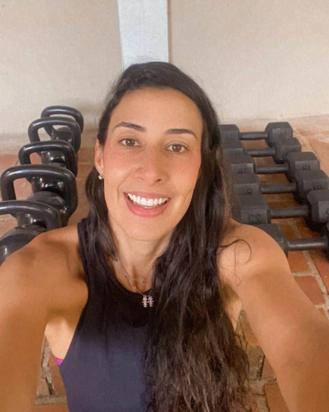 シェイラ・カストロのインスタグラム：「Recebido mais que especial aqui na minha casinha nova! Arrasta pro lado!!! Obrigada @tryexfitness!!! Agora posso me manter em forma sem sair de casa! Tenho uma mini academia aqui! #muitofeliz #mamaeatleta」