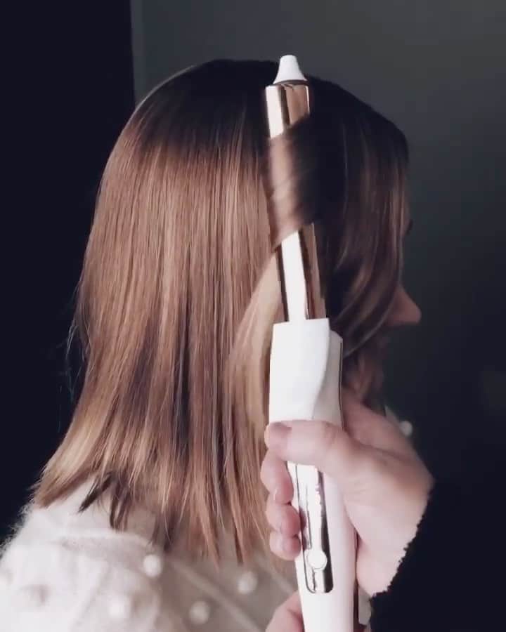 Kristin Essのインスタグラム：「As you may or may not know, this 1” Titanium Curling Iron is on sale for 50% off (so it’s $25) TODAY ONLY at Target as part of their 14 Days of Deals 🤍 Here are my 2 favorite ways to use it! One way is to actually use the clamp and drag it though the ends and the other way is to wrap hair around the barrel like you would with a wand, which you see me do at the end. The reason I like to combine these 2 techniques is because it breaks up the curl pattern and creates a little more of a natural-looking wave, opposed perfect spiral pattern.」