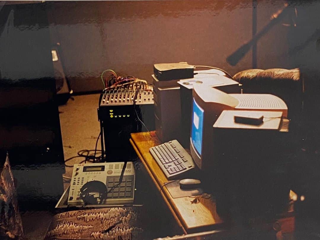 マイク・シノダのインスタグラム：「I found the photos! Many of you have heard the story about how I locked myself in the rehearsal space and came out with the demo for In The End. I had switched from Cubase to ProTools at this point, and was making beats with my MPC 2000 (on the floor). We didn’t have a table & chairs in the room, so I just sat on the floor and worked. The second photo shows all the lyrics and song notes as we wrote #HybridTheory   #HybridTheory20 #HT20 #LinkinPark」