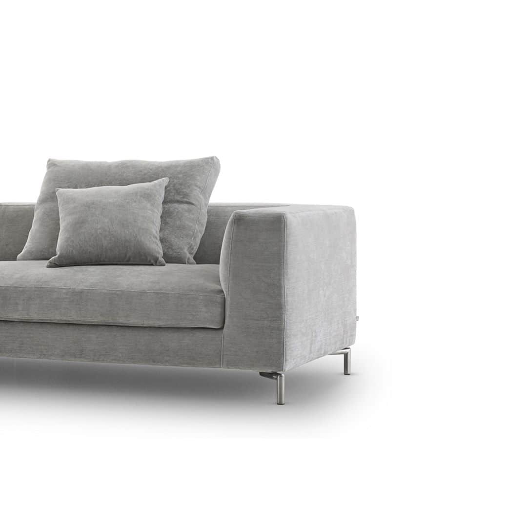 eilersenのインスタグラム：「Savanna's classic lightness is supported on Eilersen's 10 cm high steel legs.⁠ •⁠ •⁠ •⁠ #eilersen #eilersenfurniture #myeilersen #savanna #interiordesign #homedecor #sofa #danishdesign #inredning #finahem #interiorlovers #interiordesign #modernliving #minimalism #nordiskehjem #nordicinspiration #nordicliving #craftsmanship #luxurylifestyle #boligindretning #designinterior #livingroominspo #boliginspiration #softminimalism #hemindredning #schönerwohnen #nordicminimalism」