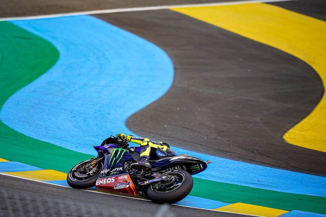 YamahaMotoGPさんのインスタグラム写真 - (YamahaMotoGPInstagram)「💬 @valeyellow46, #FrenchGP Qualifying Result - P10:  "I‘m not happy about my qualifying and my position. I have to do better, because I think that my potential is better, my pace is better than this. In the end on the last lap I was not so bad, but I made a mistake. If not, I could have started from a bit more towards the front. Starting from ten is difficult, for sure, but the feeling with the bike is not so bad and my pace is quite good, so we have to try tomorrow."  #MonsterYamaha  #MotoGP」10月11日 1時40分 - yamahamotogp