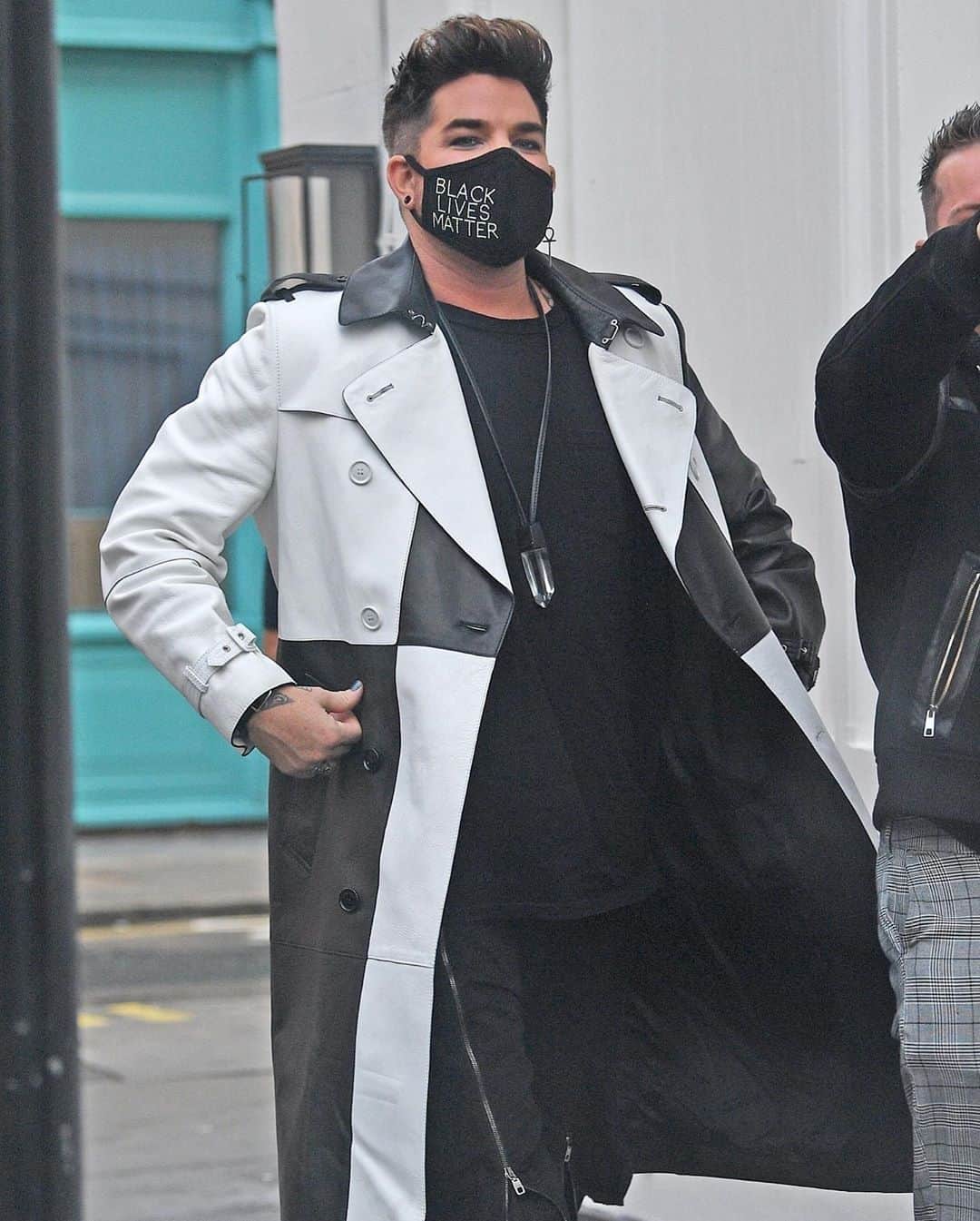 Just Jaredさんのインスタグラム写真 - (Just JaredInstagram)「@adamlambert wears a #BLM mask while stopping by a West End theater in London with a friend. #AdamLambert Photos: Backgrid」10月11日 1時52分 - justjared