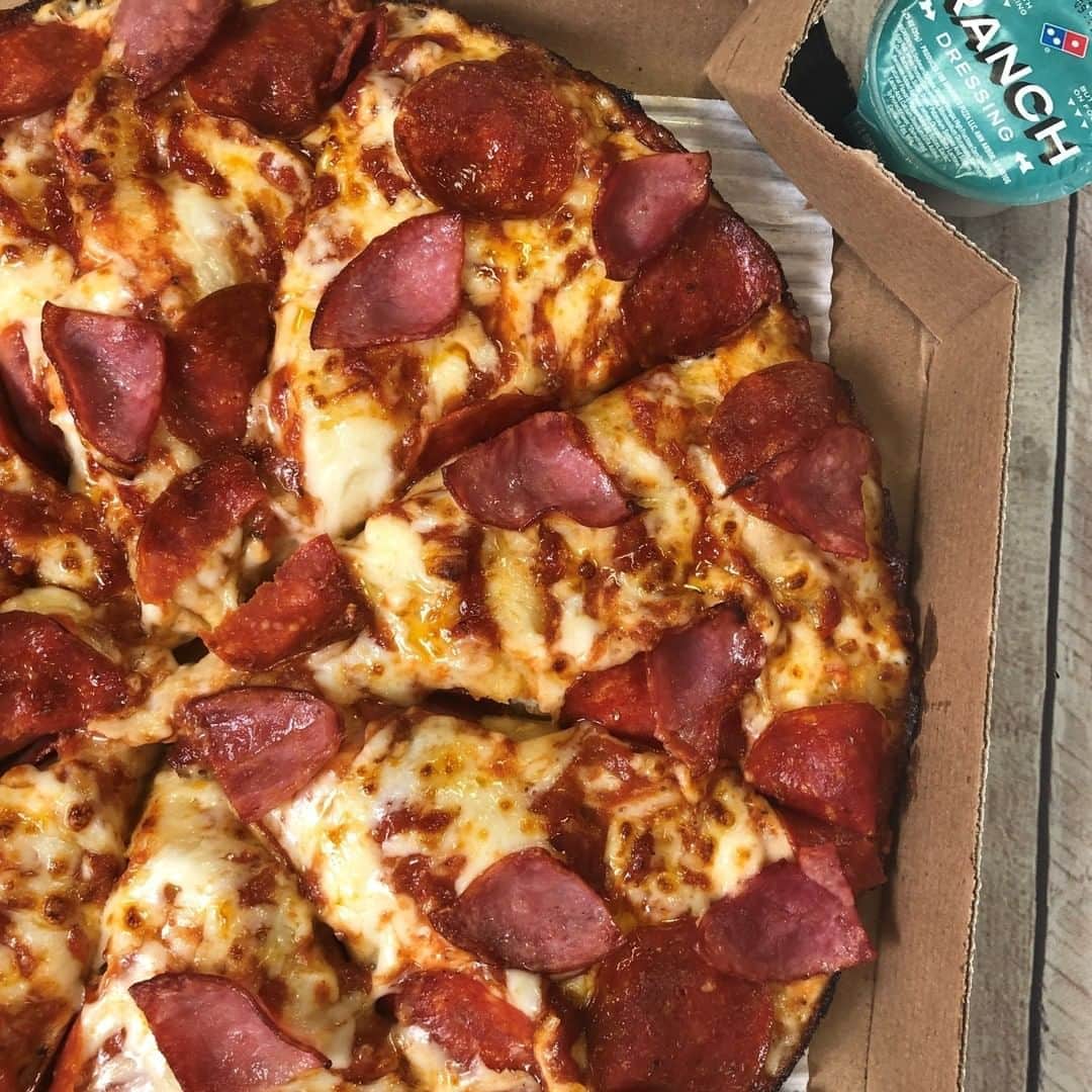 Domino's Pizzaさんのインスタグラム写真 - (Domino's PizzaInstagram)「Don’t be shy…tag someone you love as much as you love pizza. 🍕」10月11日 2時01分 - dominos