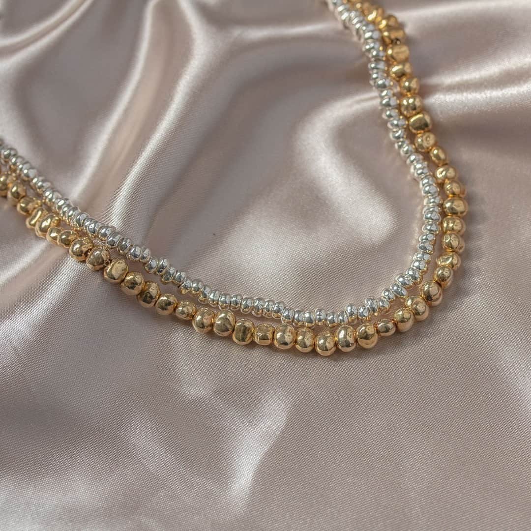 のインスタグラム：「Are you team silver or gold? We love both, and especially mixed together!⠀⠀⠀⠀⠀⠀⠀⠀⠀ ⠀⠀⠀⠀⠀⠀⠀⠀⠀ -⠀⠀⠀⠀⠀⠀⠀⠀⠀ -⠀⠀⠀⠀⠀⠀⠀⠀⠀ #dowerandhall #jewelleryofinstagram #jewellerylover #layeringnecklaces #saturdayinspo #beigeaesthetic #madeinlondon #jewelleryinspo」