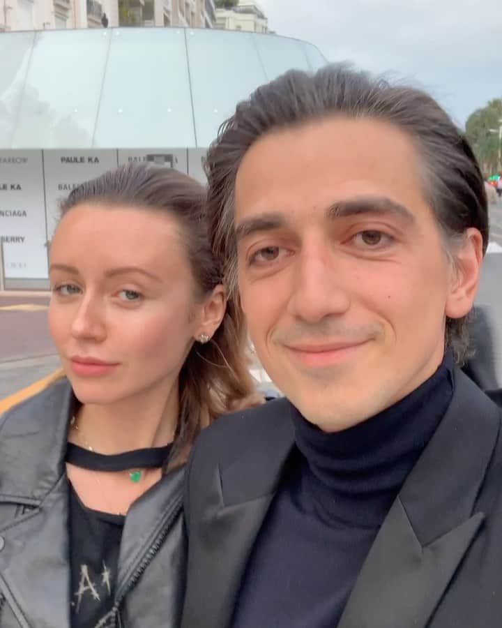Nataly Osmannのインスタグラム：「Once upon a time... Пересматривали видео из разных поездок( то что осталось за кадром) и смеялись два часа. Удивительно, что сняты моменты, когда мы ворчим друг на друга, но через секунду смеёмся. За 10 лет отношений, точно могу сказать, что без иронии и самоиронии в нужный момент «корабль дальше не поплывет».」