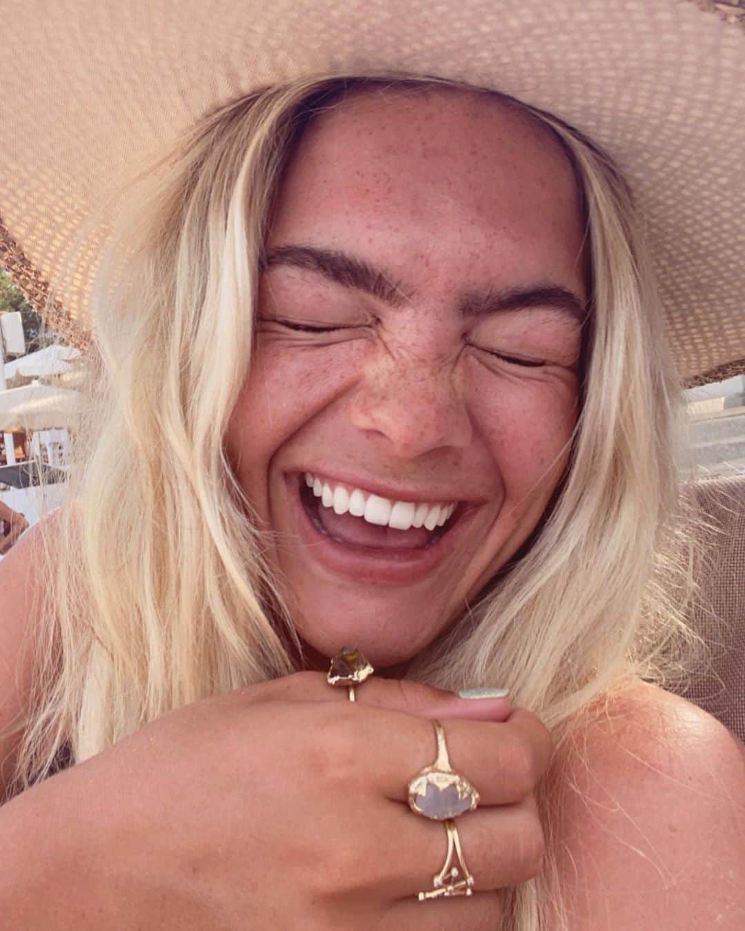 ルイザ・ジョンソンさんのインスタグラム写真 - (ルイザ・ジョンソンInstagram)「‘I want to see what happens if I don’t give up’ ... please remember this when you’re having a bad day... I feel like I got it all out in my last few posts but you can never create enough awareness. Just because you can’t see it, doesn’t mean it’s non existent. Just because they might be smiling, doesn’t mean they aren’t hurting! You can’t escape your mind, so please be aware everyone has their own struggles 🖤#worldmentalhealthday」10月11日 2時21分 - louisa
