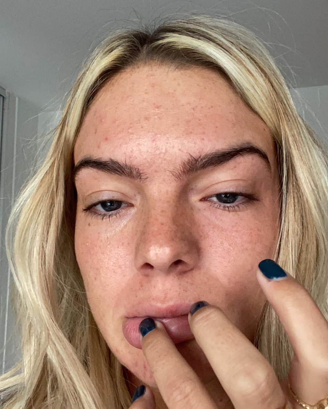 ルイザ・ジョンソンさんのインスタグラム写真 - (ルイザ・ジョンソンInstagram)「‘I want to see what happens if I don’t give up’ ... please remember this when you’re having a bad day... I feel like I got it all out in my last few posts but you can never create enough awareness. Just because you can’t see it, doesn’t mean it’s non existent. Just because they might be smiling, doesn’t mean they aren’t hurting! You can’t escape your mind, so please be aware everyone has their own struggles 🖤#worldmentalhealthday」10月11日 2時21分 - louisa