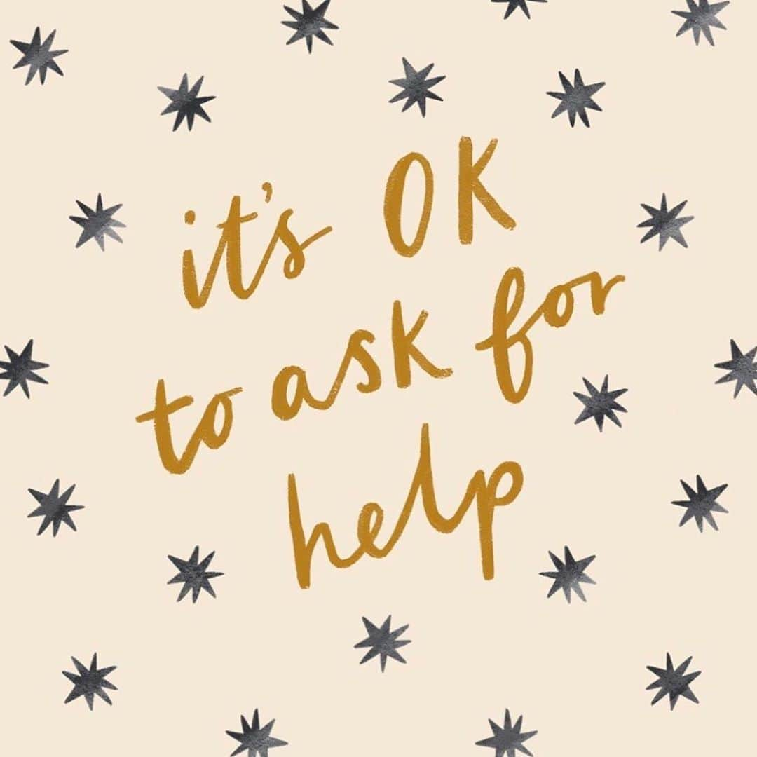 ミンディ・カリングさんのインスタグラム写真 - (ミンディ・カリングInstagram)「It’s ok to not be ok. It’s a tough world out there and we need to be there for each other. If you’re struggling, please reach out to a friend, family member, or anyone! Your mental health matters. You matter. #WorldMentalHealthDay (ETA: @helenmackayillustration ❤️)」10月11日 2時23分 - mindykaling