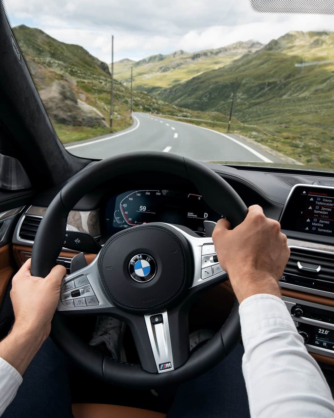 BMWさんのインスタグラム写真 - (BMWInstagram)「Once you hit the road, you'll never want to turn back. The BMW 7 Series Sedan. #THE7 #BMW #7Series #BMWrepost @lumafoto __ BMW 745e Sedan: Energy consumption in kWh/100 km (combined): 15.5–15.1. Fuel consumption in l/100 km (combined): 2.2–2.1. CO2 emissions in g/km (combined): 51–48. Further information: www.bmw.com/disclaimer.  Acceleration (0-100 km/h): 5.2 s. Power: 290 kW, 394 hp, 600 Nm. Top speed (limited): 250 km/h.」10月10日 17時30分 - bmw