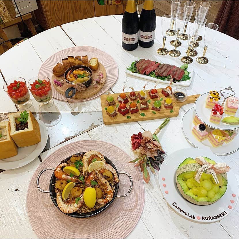美詞のインスタグラム：「#クラダシ で購入した行き場を失った食材を使ってパーティー🍰♥ 楽しみながらもフードロス削減に貢献出来たのが嬉しい☺️ 美味しかったなぁ🤤💭💗  #キャンパスラボ #パーティー #パーティー料理 #パーティーメニュー #パーティー飾り付け #女子会パーティー #女子会 #party #フードロス #フードロス削減 #食品ロス」