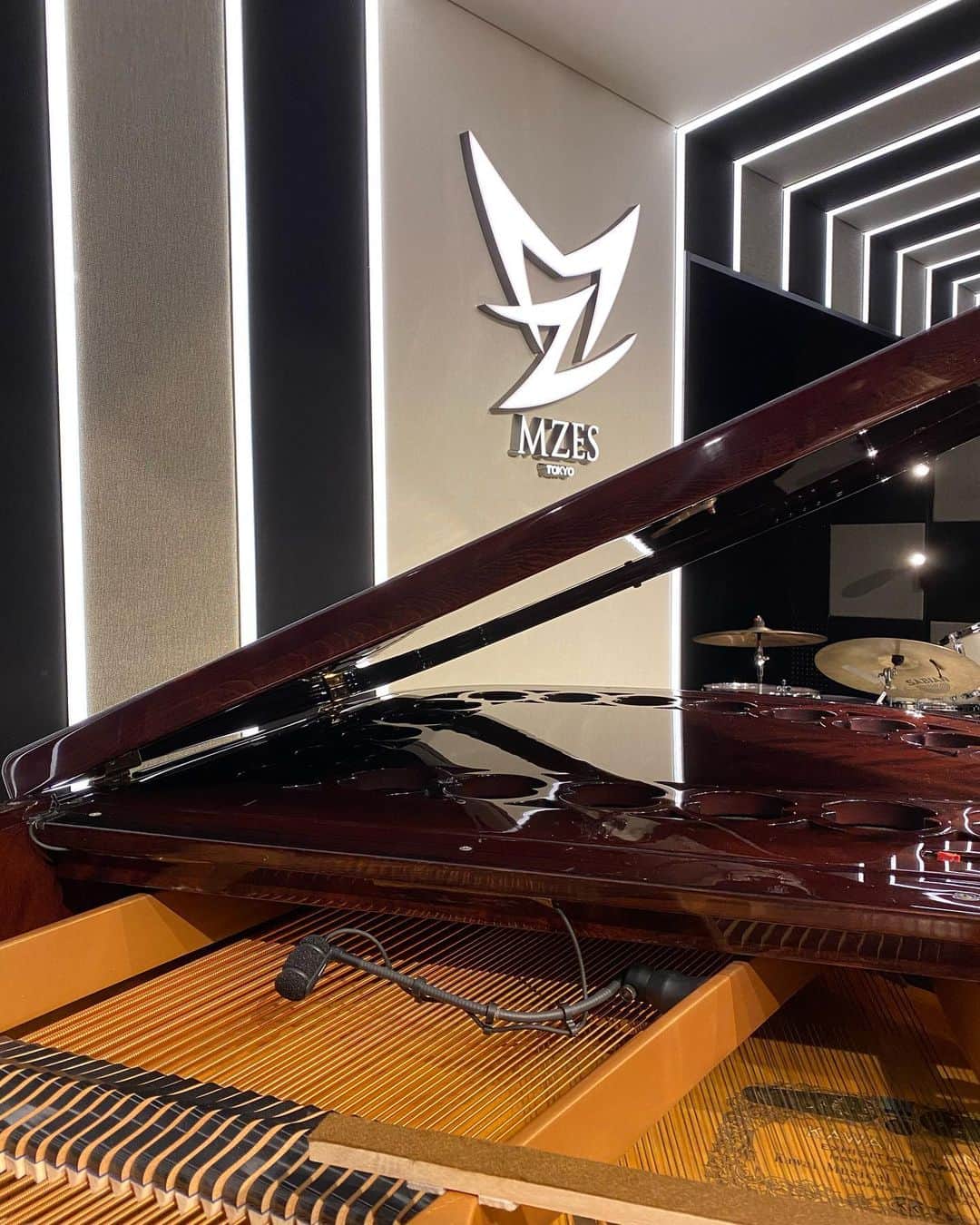 のインスタグラム：「さてこのあと19時からアコースティックライブ。  #mzes #live #acoustic #piano」
