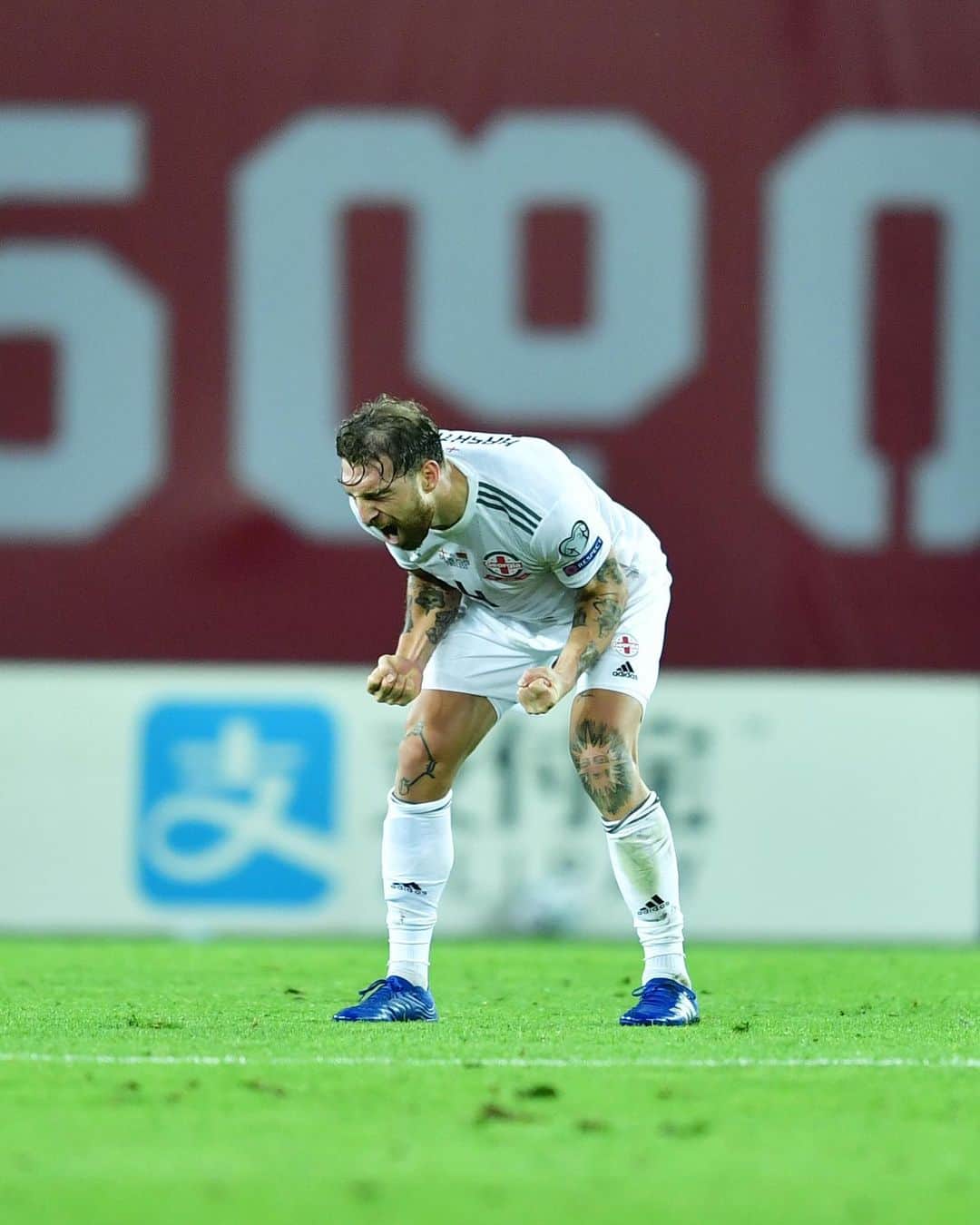 のインスタグラム：「🎗80 Games🎖 for the Georgian national team, what a milestone and incredible experience. I’m so proud! Hope there will be many more to come! 🇬🇪🏅ძალიან მეამაყება! 80 თამაში საქართველოს ნაკრებთან ერთად! ✊🏻」