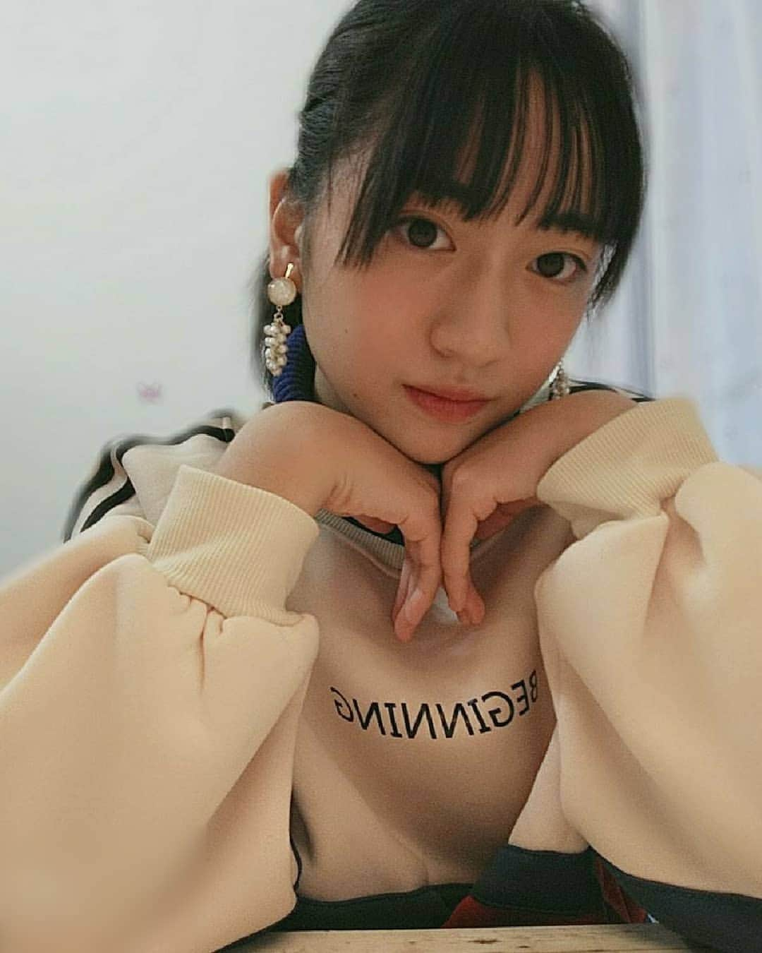 石井美凪さんのインスタグラム写真 - (石井美凪Instagram)「寒い〜🥶 ︎︎ この服はちょうど春になった頃に届いたからまだ1度も着れてなかったの🙄 ︎︎ 5枚目のイヤリングはEmsexciteのです！本当はピアスなんだけど、最近はピアスをイヤリングに刺すとイヤリングになる〜っていうのがあるみたい🥺 ︎︎ #寒い#17kg #emsexcite #最近の技術って凄い#nagi服きてみた #anapgirl #ライジングプロダクション#石井美凪」10月10日 17時39分 - minagi_ishii