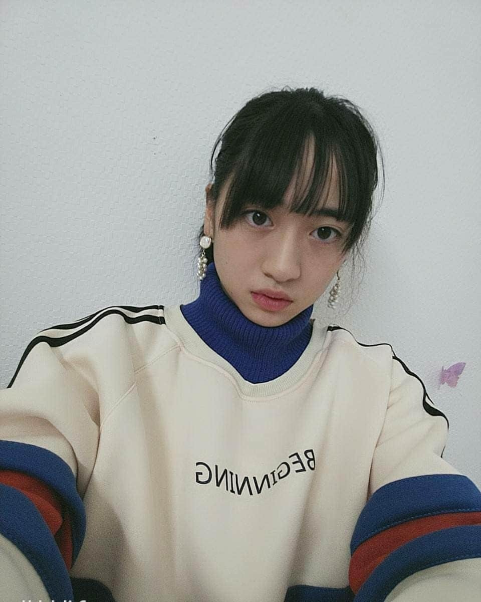 石井美凪さんのインスタグラム写真 - (石井美凪Instagram)「寒い〜🥶 ︎︎ この服はちょうど春になった頃に届いたからまだ1度も着れてなかったの🙄 ︎︎ 5枚目のイヤリングはEmsexciteのです！本当はピアスなんだけど、最近はピアスをイヤリングに刺すとイヤリングになる〜っていうのがあるみたい🥺 ︎︎ #寒い#17kg #emsexcite #最近の技術って凄い#nagi服きてみた #anapgirl #ライジングプロダクション#石井美凪」10月10日 17時39分 - minagi_ishii