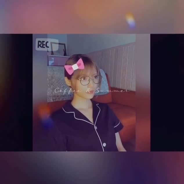 美沙玲奈のインスタグラム：「#vlog 風🤔💭 夜のひとときを撮ってみた🙋🏼‍♀️💫 編集初心者やけど頑張ったww 途中からカメラと遊び始めちゃってるし、 色々してたらサイズ小さくなったし頭にリボン🎀w」