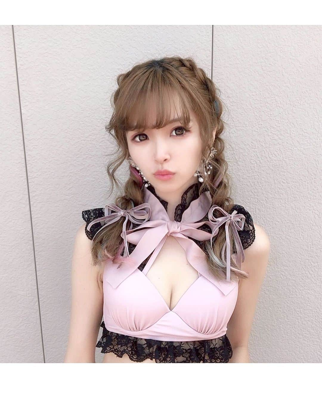 のインスタグラム：「夏帰ってこないかなぁ🌈 寒いの大の苦手ww でもクリスマスは好き。 この気持ちわかりますか？ww 今年は暖かい国にも逃げれないから 暖かいお洋服ゲットしよっ🛍 #swankiss #swimwear #スワンキス  #水着 #スリーコインズ #3coins #handmade #handmadeaccessory #ハンドメイド #ハンドメイドアクセサリー #ハンドメイドピアス」