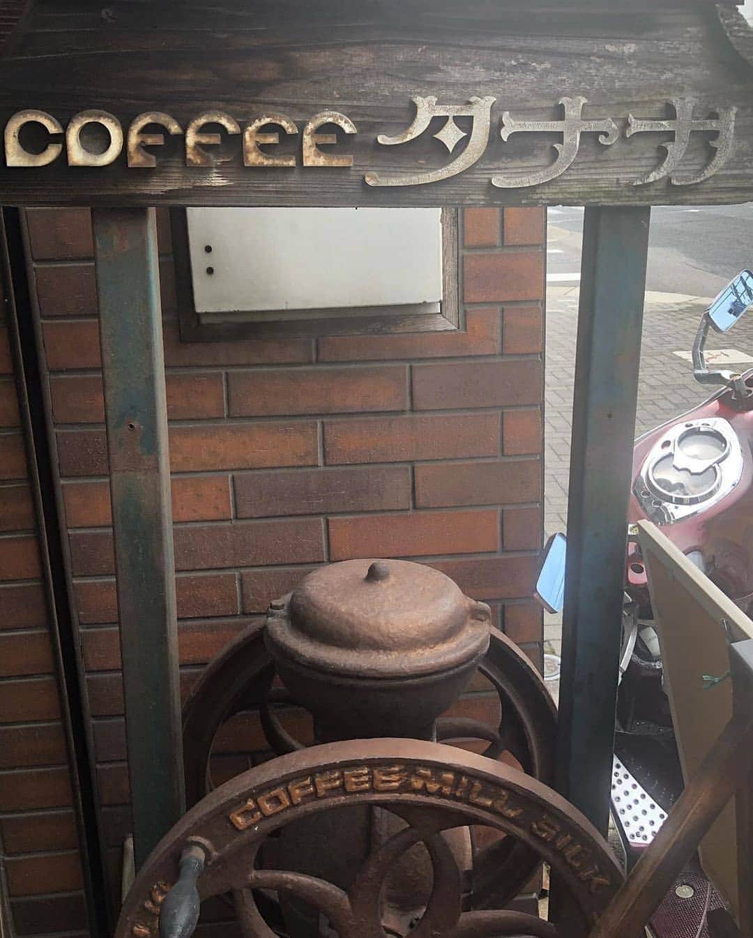 4meee!さんのインスタグラム写真 - (4meee!Instagram)「＼ボリューム満点なドリンクを発見！／﻿ ﻿ ウインナーコーヒーが有名なタナカ御成店さん。﻿ @coffee_tanaka_onariten ・﻿ ﻿ レトロな喫茶店でサンドイッチと一緒に楽しむウインナーコーヒーが迫力満点すぎって話題なんです！﻿ ・﻿ 生クリーム好きにはたまらないやりすぎってくらいクリームがのったウインナーアイスティー☕﻿ ﻿ 炭酸以外ならクリームもりもりにできるんだとか🌼﻿ ﻿ 早朝からやっているので朝活にもぴったりなお店です🌄﻿ ﻿ ﻿  ■#4meee_cafe﻿ 📍名古屋市北区御成通4-24 ﻿ 🕛am6:30~pm6:00﻿ ·﻿ ·★ウインナーアイスティー﻿ 　500円﻿ ﻿ Photo by﻿ @n.s.z.k ﻿﻿ 流行りのアイテでムやスポットには　@4meee_com をタグ付けして投稿してください🎀﻿﻿ .﻿ #4MEEE#フォーミー#アラサー女子#女子力向上委員会﻿#今日のおやつ#北区カフェ#タナカ御成店﻿ #名古屋カフェ巡り #名古屋カフェ﻿ #名古屋パフェ #名古屋パフェ巡り﻿ #スイーツ巡り #名古屋和菓子﻿ #名古屋和菓子 #名駅グルメ #生クリームたっぷり﻿  #生クリーム専門店﻿ #栄カフェ #あいなごテイクアウト﻿ #名古屋グルメ #大福 #お家で美味しく応援﻿ #名古屋美食チーム  #名古屋土産#名古屋テイクアウト #名古屋八百屋 #メロン #生クリーム﻿ ﻿ ﻿ ·」10月10日 18時12分 - 4meee_com