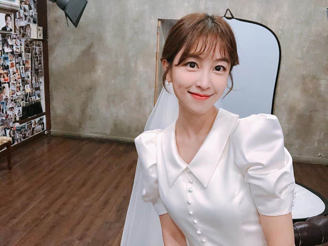 パク・ミンジのインスタグラム：「드라마용, 가짜 신부ㅎㅎ  가로버젼 😉 #fiction」