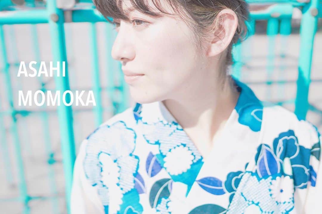 旭桃果のインスタグラム：「2020.8 Photo by @annadapon   model:﻿ @m0m0ka_asahi ﻿ ﻿ #日常を紡いでく ﻿ #あの日の心を映して ﻿ #vague_memories ﻿ #스냅 ﻿ #月刊8月のクリスマス ﻿ #indy_photolife ﻿ #season_girls_collection ﻿ #somewheremagazine ﻿ #rox_captures ﻿ #todays_blue_collection ﻿ #portraitofjapan ﻿ #スクリーンに恋して﻿ #その瞬間に物語を ﻿ #写真投稿日記 ﻿ #なんでもないただの道が好き ﻿ #ノスタルジーな瞬間を ﻿ #HUEART_life ﻿ #good_portraits_world ﻿ #jp_mood ﻿ #tokyocameraclub ﻿ #as_archive ﻿ #the_diary_of_pale_memory ﻿ #classicmagazine ﻿ #screen_archive ﻿ #jp_portrait部﻿ #arlettemagazine ﻿ #デジタルでフィルムを再現したい ﻿ #私の写真もっと広まれ﻿ #indies_gram ﻿ #人像攝影」