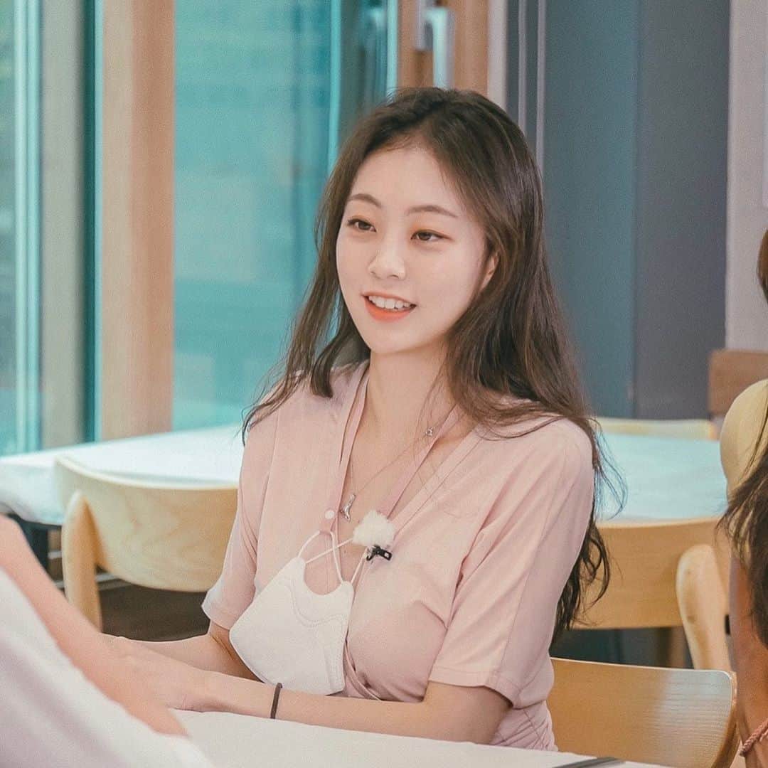 郭珉整のインスタグラム：「내일 오랜만에 촬영🎥 얼른 언니들 보고싶당  . 금방 추워졌네💨💨 (사진보며 추억여행💝)」