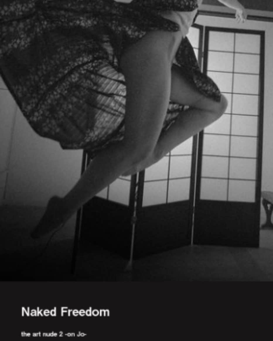 佐々木心音のインスタグラム：「佐々木心音自主制作【ミニアートヌード写真集】シリーズ2の予約発売がスタート . 売り切れていたシリーズ1も期間限定で.. . the art nude2 「Naked Freedom -on Jo-」 . マスクとヌードと、、和。そして言葉 日本人ならではの弱さと強さ。 . 今回は部数を少し増やしました。 . そして朗報！ 第1弾を逃した方も10/20まで、 セットのご予約で手に入れられます。 . 【ご予約はこちら】 https://kokoneshop.thebase.in 佐々木心音ショップ . . . #originalphotobook #theartnude #onjo #tatami #japanesegirl #2ndseries #mask #art #nude #rock #monochrome #instagram #actress #singersongwriter #kokonesasaki  #ザアートヌード　#第二弾 #畳 #和 #日本人 #自主制作 #写真集 #予約開始 #モノクロジャケット #佐々木心音」