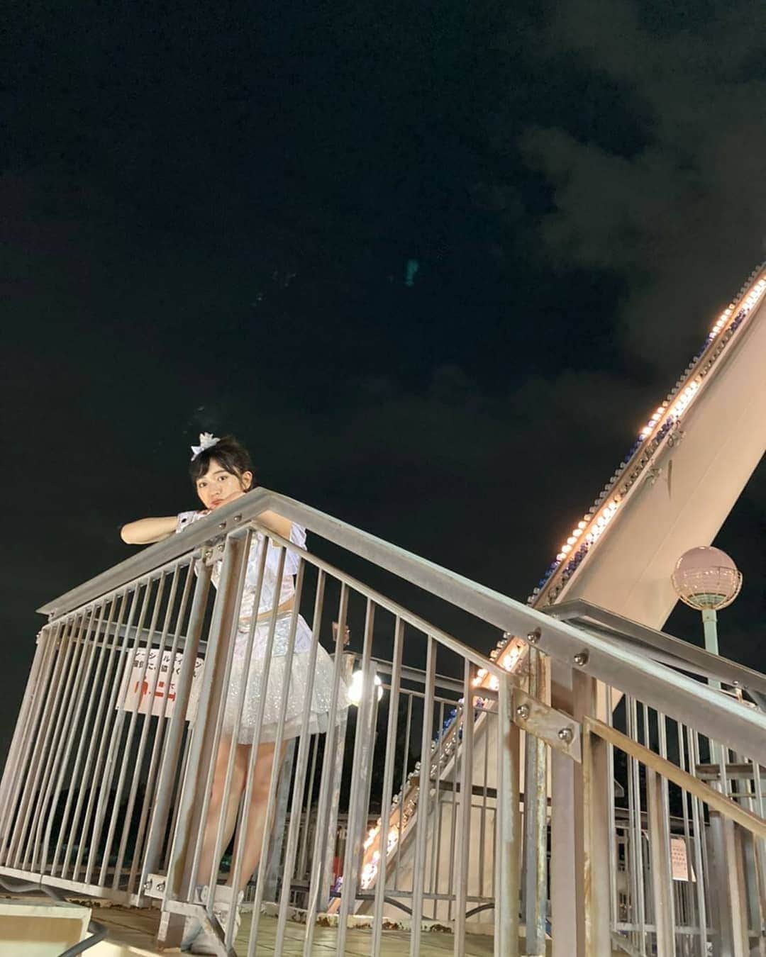 小泉遥香のインスタグラム：「少し前のphoto📷🎡🎠  マネージャーさんが撮ってくれました( *ˆ︶ˆ* )  シャレオツ！😎😎👍👍  #Instaharum #超とき宣 #おはる #アイドル #衣装 #ファインダー越しの私の世界 #ってタグを使ってみたかった #としまえん #シャレオツ #過去pic #隠れかなみん」
