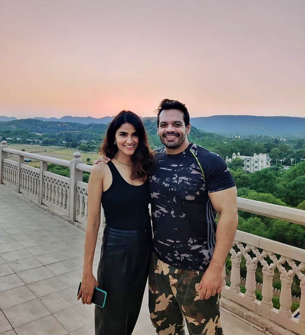 Gaurav Tanejaのインスタグラム：「Me and you ❤️」