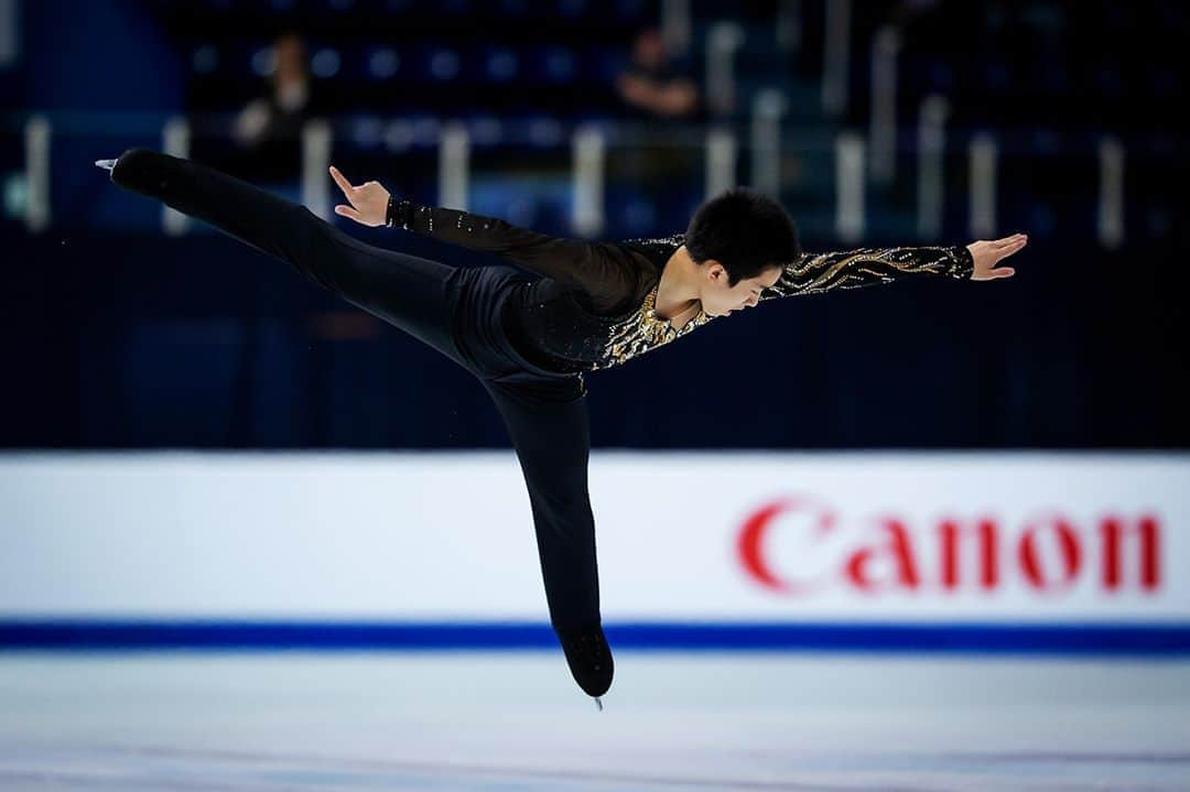 ISUグランプリシリーズさんのインスタグラム写真 - (ISUグランプリシリーズInstagram)「🔴 Streaming Now! On the "Skating ISU" YouTube channel you can watch the Junior Men Free Skating from the World Junior Figure Skating Championships of 2019!⁣ ⁣ 📺 Watch from the link in our bio!⁣ ⁣ #UpAgain #WorldJFigure #FigureSkating」10月10日 18時49分 - isufigureskating_x