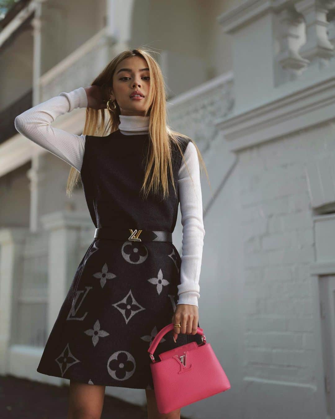 リリーマイマックのインスタグラム：「Oh she a Louie girl @louisvuitton #Louisvuitton my fit for the #LVSS21 viewing 😊」