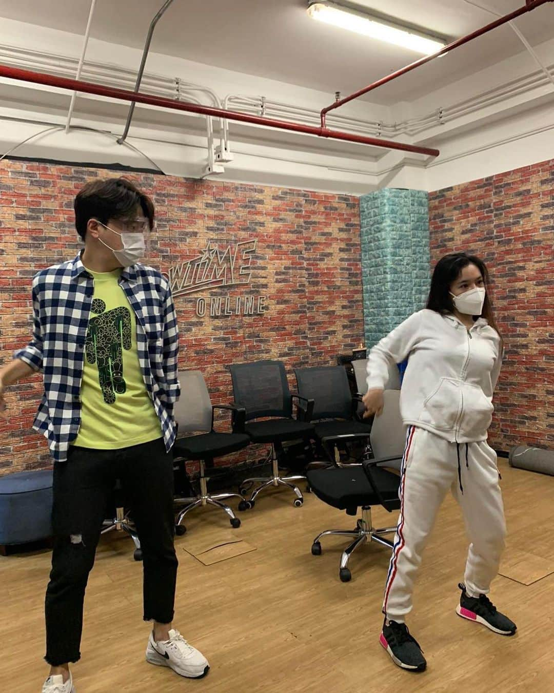 Ryan Bangさんのインスタグラム写真 - (Ryan BangInstagram)「#ShowtimeKumpletoAngAraw #A2Z Thank you so much po Lord! Thank you rin @jackiegirlg for always teaching me how to dance! See you Madlang People Monday to Saturday again sa @itsshowtimena Channel 11 po!」10月10日 18時54分 - ryanbang