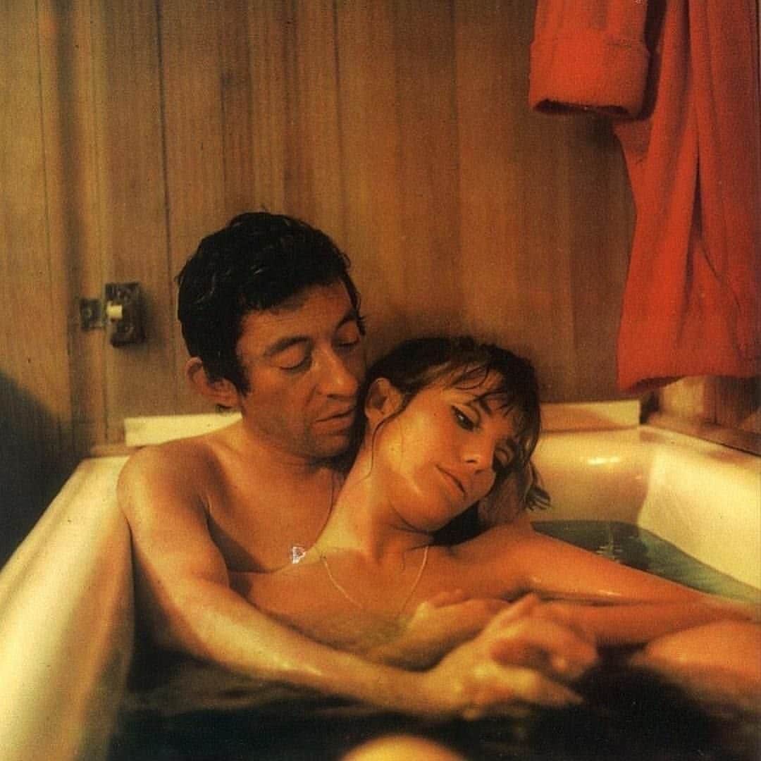 AnOther Magazineさんのインスタグラム写真 - (AnOther MagazineInstagram)「#SelfCareSaturday with Serge Gainsbourg and Jane Birkin, 1969 🛁⁠⠀ ⁠⠀ RG @sheetnoise 🔁」10月10日 19時18分 - anothermagazine