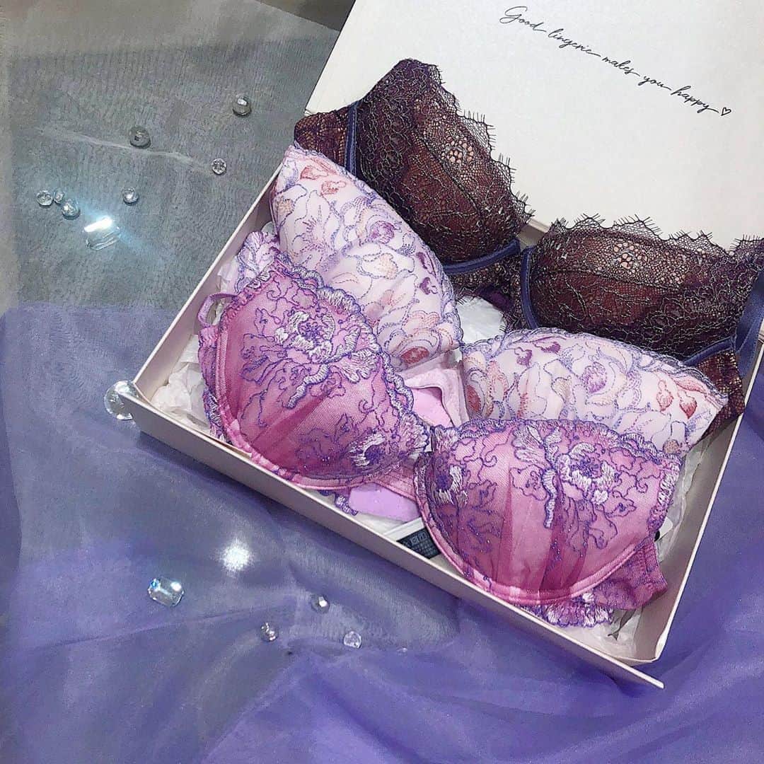 Ravijour札幌4丁目プラザ店のインスタグラム：「札幌店で発売中【purple】ランジェリー達をご紹介🍇💜  TOPのURLから詳細見れます✨  #purple #ravijour #ravijourstaff  #ravijour_official  #ravijoursapporo  #ラヴィジュール」