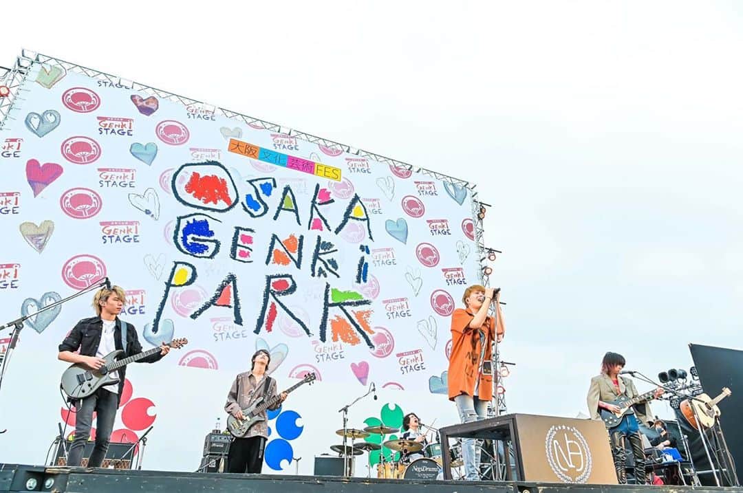 Novelbright（ノーベルブライト）さんのインスタグラム写真 - (Novelbright（ノーベルブライト）Instagram)「【OSAKA GENKi PARK無事終了!!】   ●10/10@万博記念公園 「大阪文化芸術フェスpresents OSAKA GENKi PARK」  地元大阪での野外フェス☀️ 久々の有観客ライブは最高でした🎈 観てくれた皆様ありがとうございました！  来月11月4日は初の野外ワンマンライブ🎉 是非お越し下さい🙌  Photo : @hysmaco   #novelbright #livephoto #osakagenkipark #大阪文化芸術フェス」10月10日 19時22分 - novelbright_jp