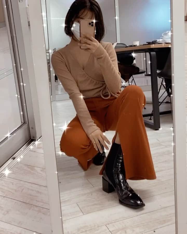 のインスタグラム：「リブのトップスとパンツとかっこいいセットアップを作ってます❣️まだこれはサンプル上げて途中経過ではありますが… やっとやっと、アパレルも徐々に動かしていて忙しくなってきました✨いいご報告ができそうなので楽しみにしていてください😳❣️  #vriacharme #ばりあしゃるむ#お洋服好きな人と繋がりたい」