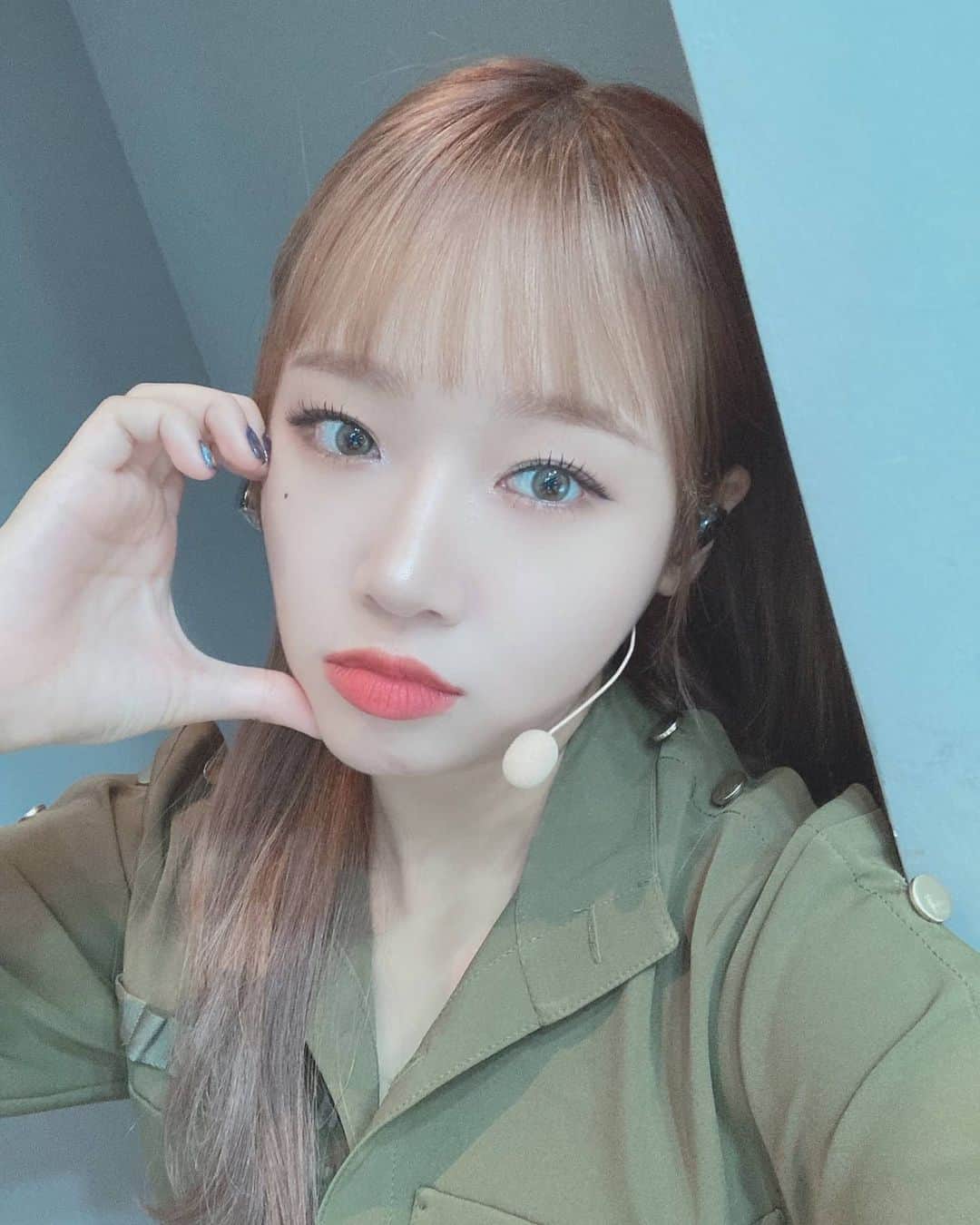 チェ・ユジョンのインスタグラム：「NEW RULES 💎 SHOW! MUSIC CORE  음중완료 ☑️ #유정🌻  #위키미키 #NEW_RULES #WEKIMEKI #CHOIYOOJUNG #최유정 #YOOJUNG」