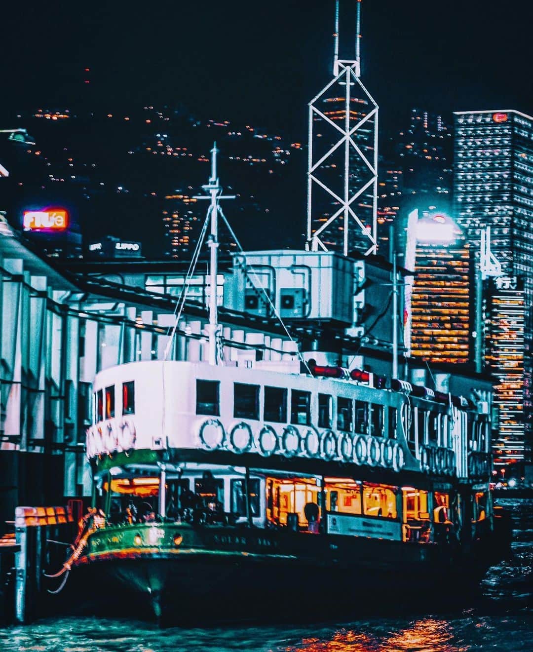 のインスタグラム：「Someday 🇭🇰  Happy weekend 🦾📱📸    #hayamihannah  #Picsofhk #香港 #Sonyimagegallery  #discoverhongkong #instameethk⁠ #awesomehongkong  #hongkongphotography⁠ #unlimitedhongkong  #exploringhongkong⁠ #hongkongstreets  #hongkongnight  #hongkong  #hongkonglifestyle #Hongkonginsta  #hongkongstreetphotography⁠ #visualhongkong  #reframinghk  #travelphotography  #sonyimages #moodygrams⁠  #Adorama  #way2ill #yourshotphotographer  #localiiz  #HongKongGuide #TimeOutHK #capitalshooters  #Cityphoto_HongKong #Monstermoods」