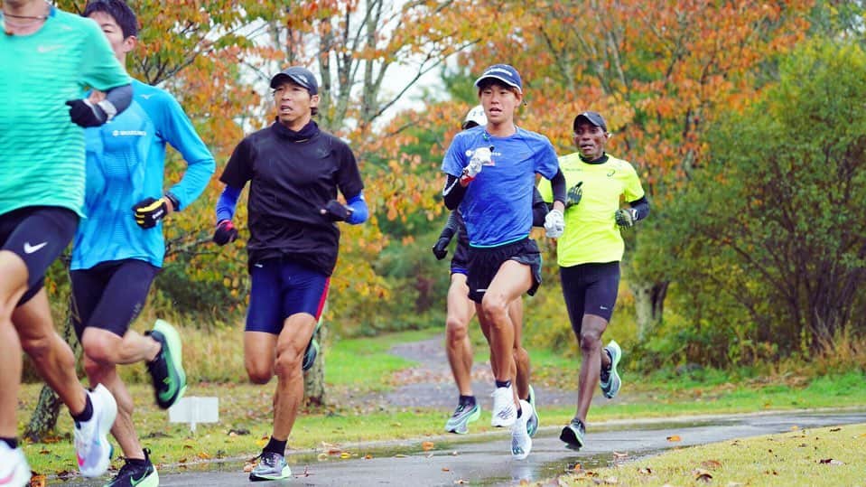のインスタグラム：「雨にも風にも負けずマラソン練習！🏃‍♂️🏃‍♂️ #富士見合宿 #マラソン  #marathon」